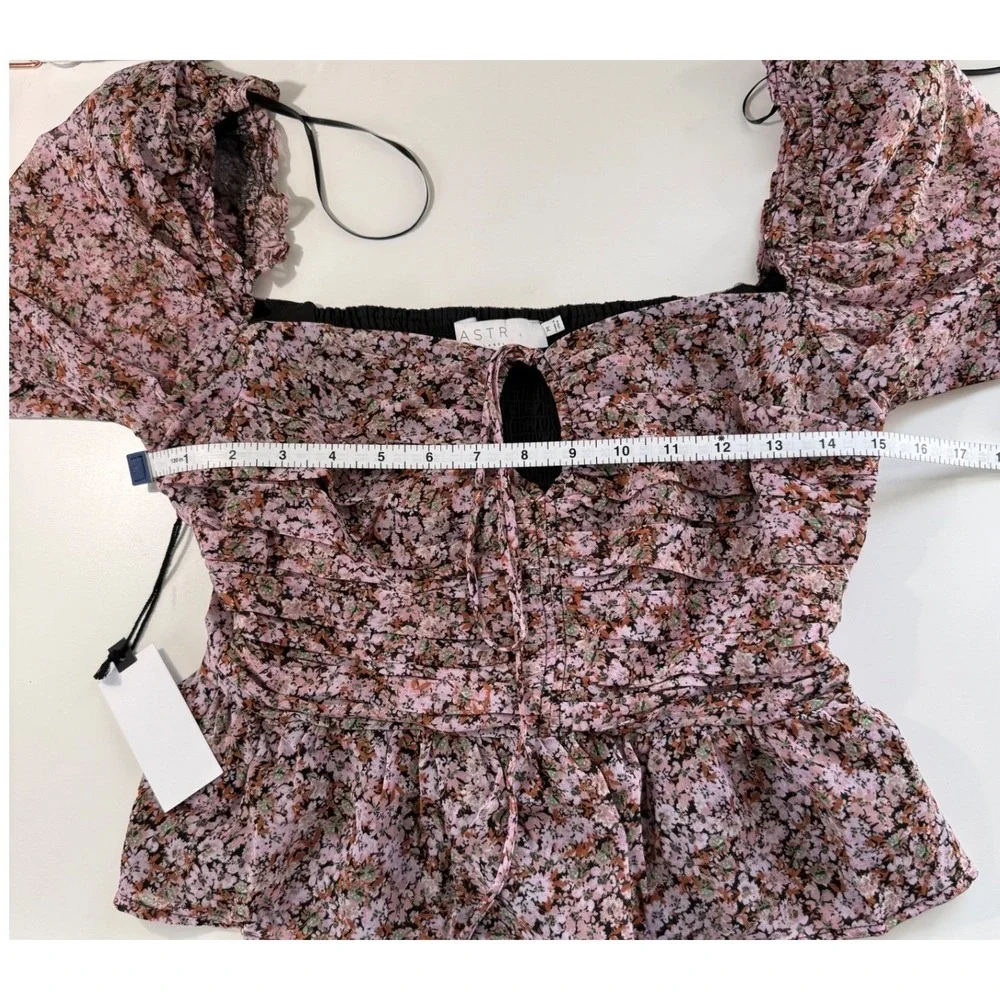 ASTR the Label‎ Floral Peplum Blouse Smocked Square Neck Dark Romance NWT Med